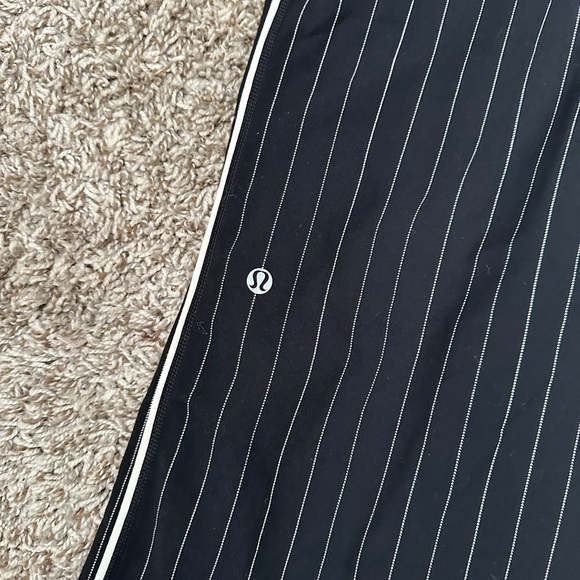 SUPER RARE Lululemon Pinstripe Pants flare leggings sz 4 - Picture 3 of 6
